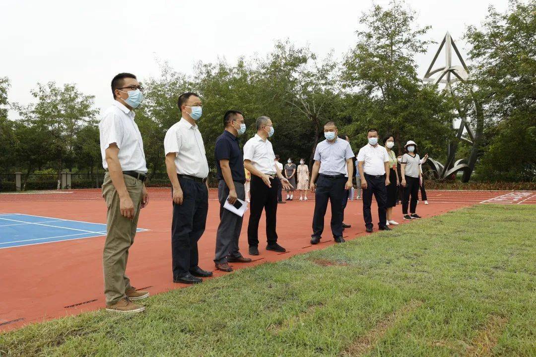 特殊的“开学礼”！民众街道4所学校塑胶运动场建成启用leyu.体育(中国)官方网(图1)