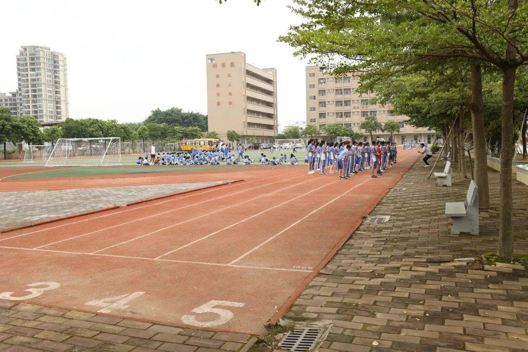 特殊的“开学礼”！民众街道4所学校塑胶运动场建成启用leyu.体育(中国)官方网(图4)