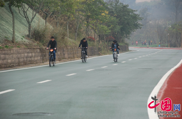 养眼养身养心 铜梁10公里环leyu.体育(中国)官方网站湖跑道成市民休闲好去处(图2)